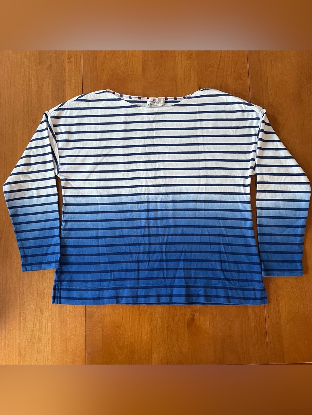 vineyard vines top - size medium